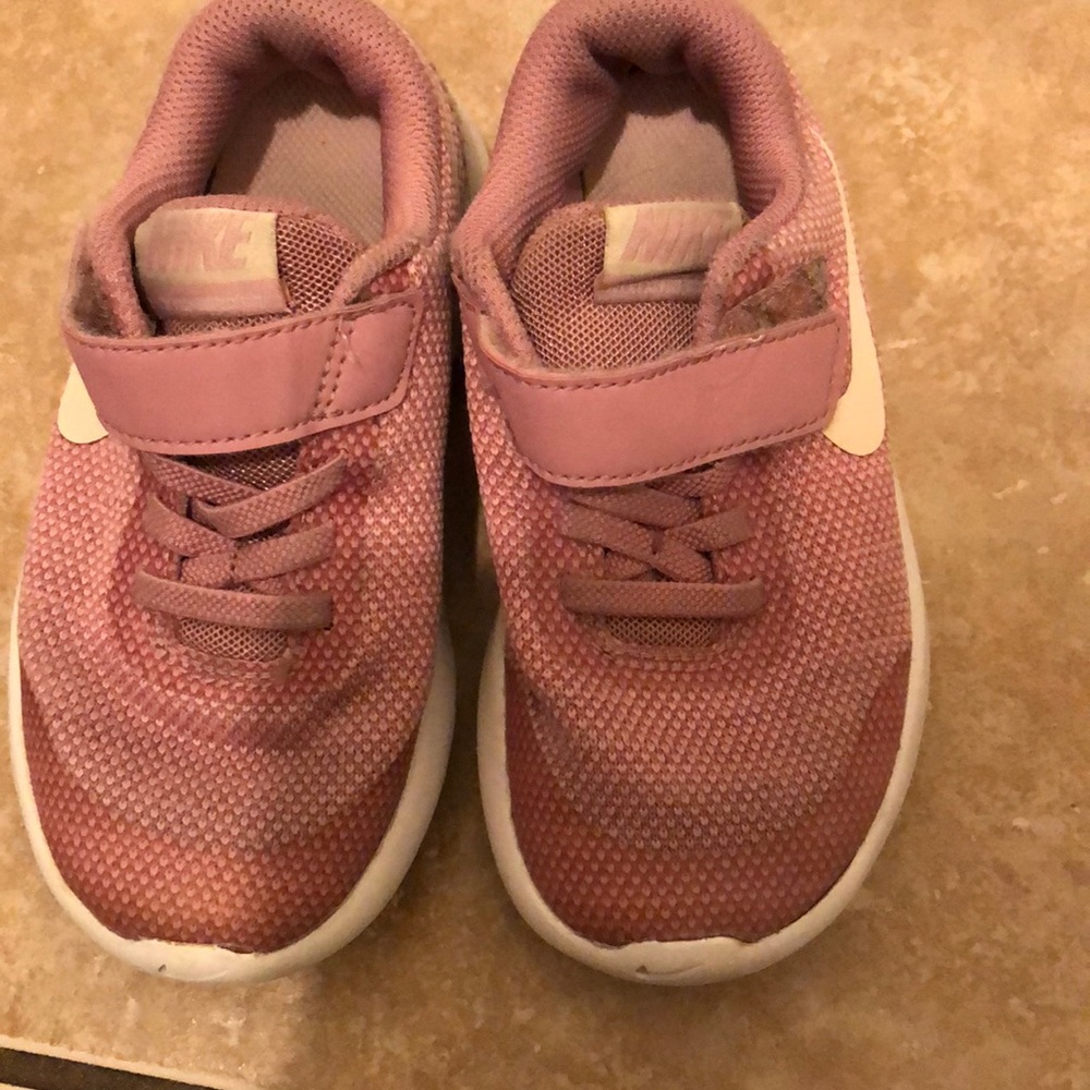Girls rose pink nikes